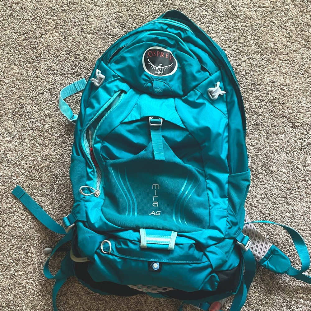 NWOT Osprey Mira AG 18 Hydration Pack
